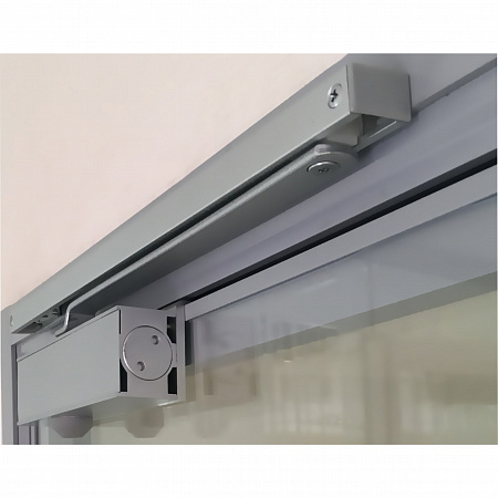 Доводчик со скользящим каналом